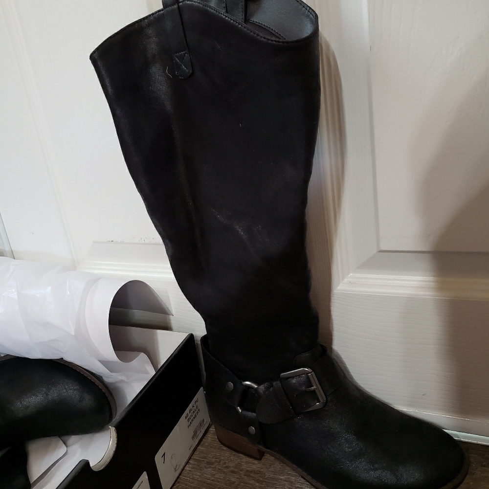 BRAND NEW ..Black, Side Zipper Boots